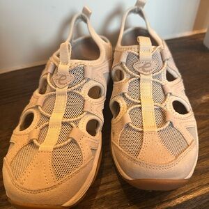 Easy Spirit Earthen Walking Shoes